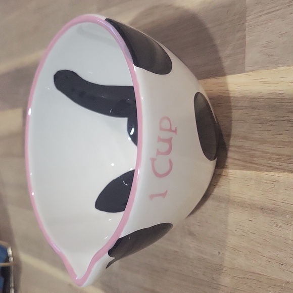 Cute! Farmhouse Black, White, & Pink Vintage Cow Ceramic Measuring Cup Set🎀🐄 - Picture 3 of 8